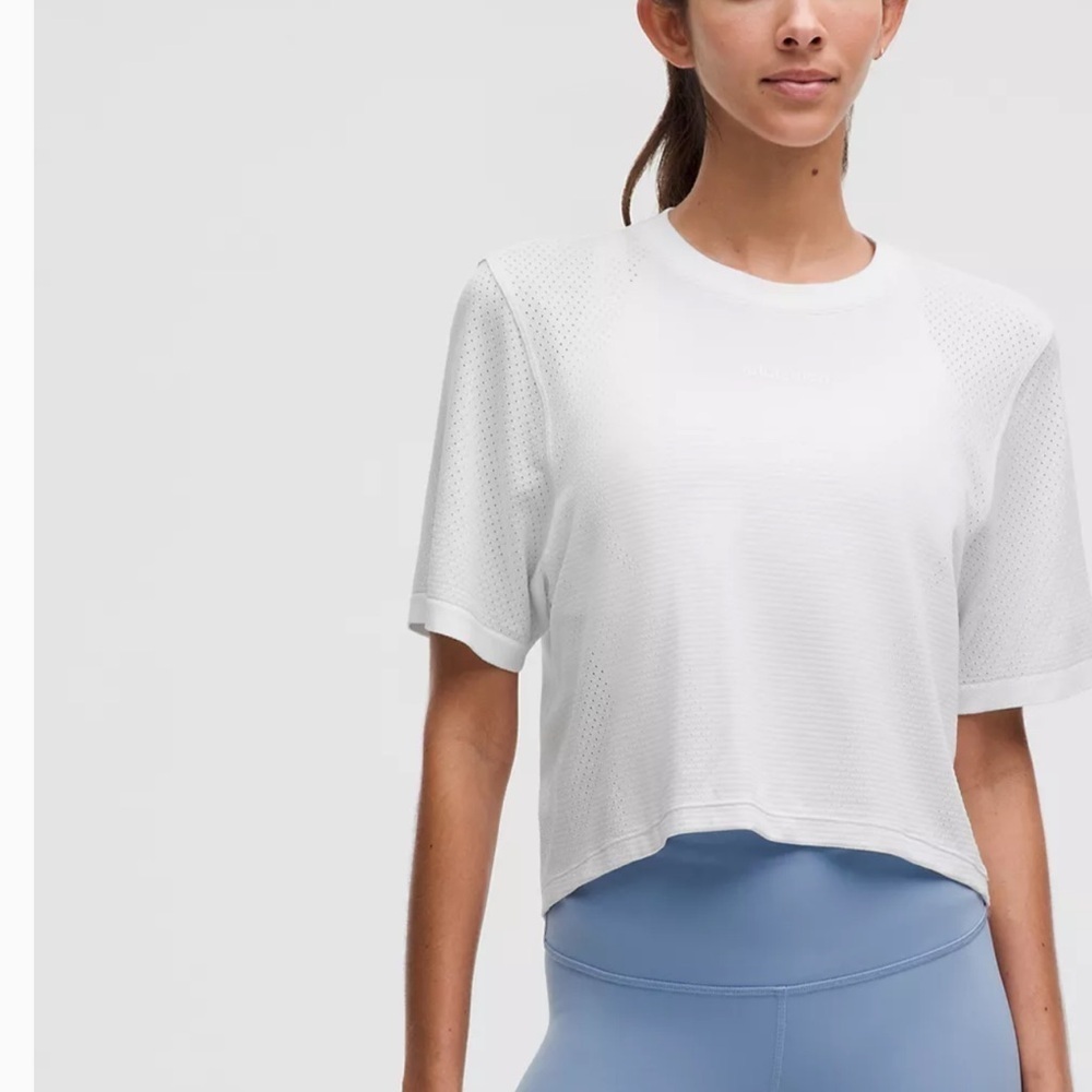 New w/o tag - Lululemon Athletica White Crop T-Shirt - Picture 2 of 3